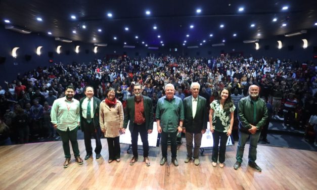 Aula inaugural do EcoSocial lota Sala Nelson Pereira dos Santos