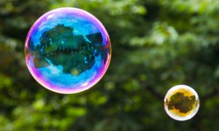 O que existe na bolha de sabão? – por Marco Orsini