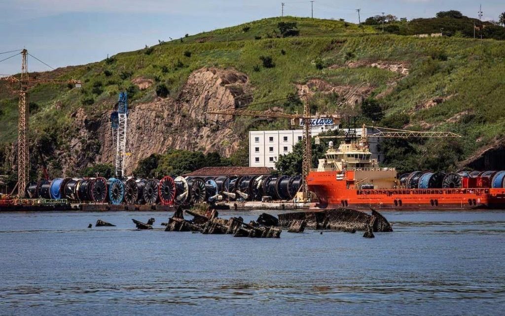 Cemitério de navios na Baía de Guanabara traz prejuízos ambientais e econômicos a Niterói 