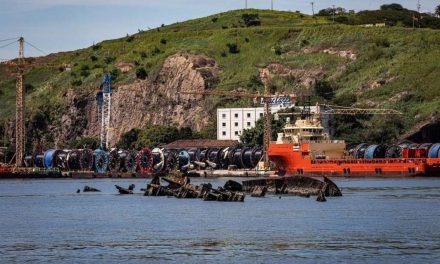 Cemitério de navios na Baía de Guanabara traz prejuízos ambientais e econômicos a Niterói 