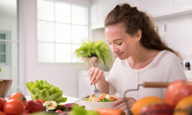 Cinco hábitos alimentares que você deve aderir em 2023 – por Mayara Aguiar