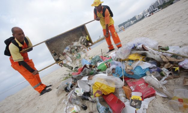Clin recolhe cerca de 80 toneladas de lixo após Réveillon