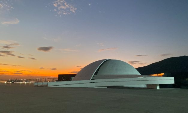 Caminho Niemeyer se torna principal área de lazer do Centro