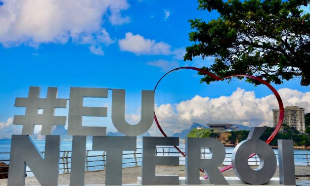Letreiro ‘Eu amo Niterói’ é inaugurado em Icaraí
