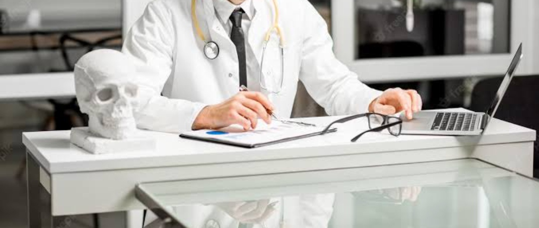 A roupa, os miolos e o médico – por Marco Orsini