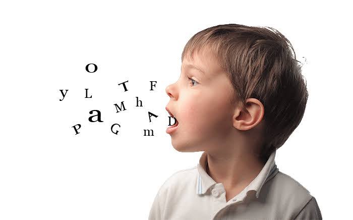 Apraxia de Fala na Infância (AFI) e Transtorno do Espectro do Autismo – por Ananda Dutra