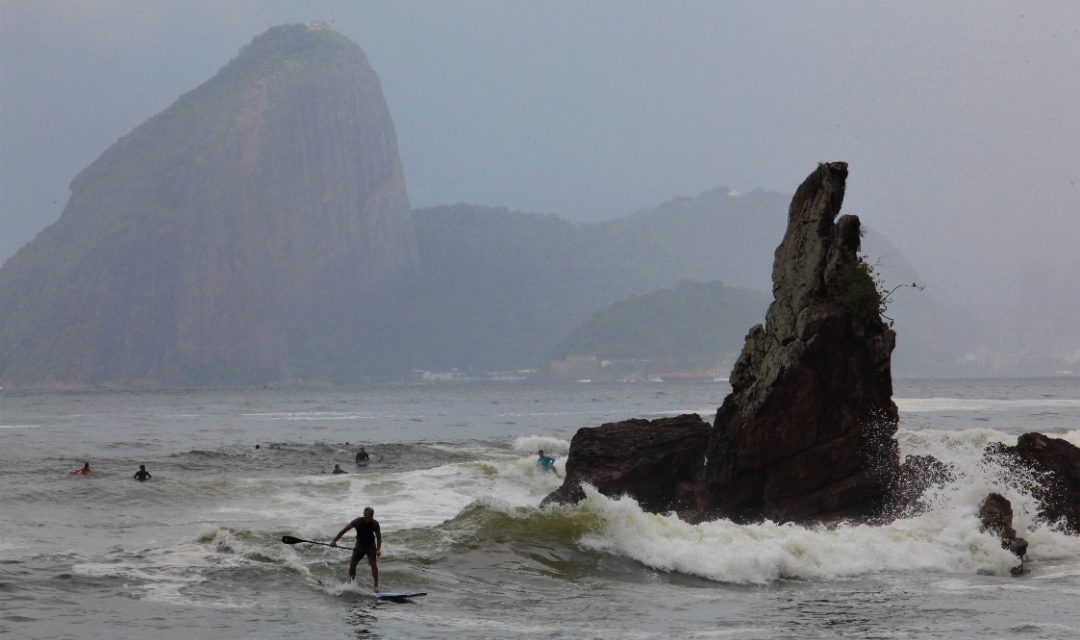 Previsão de boas ondas para a disputa do campeonato de surfe Itapuca Legends