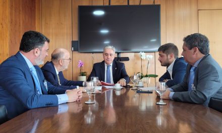 Deputados estaduais apresentam, em Brasília, relatório fiscal mostrando a realidade financeira do Rio