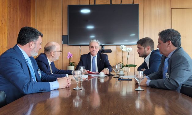 Deputados estaduais apresentam, em Brasília, relatório fiscal mostrando a realidade financeira do Rio