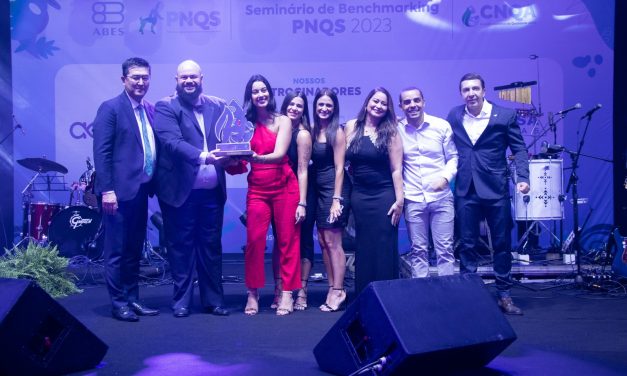 Águas de Niterói recebe Troféu Quíron Platina do Prêmio Nacional da Qualidade em Saneamento 2023