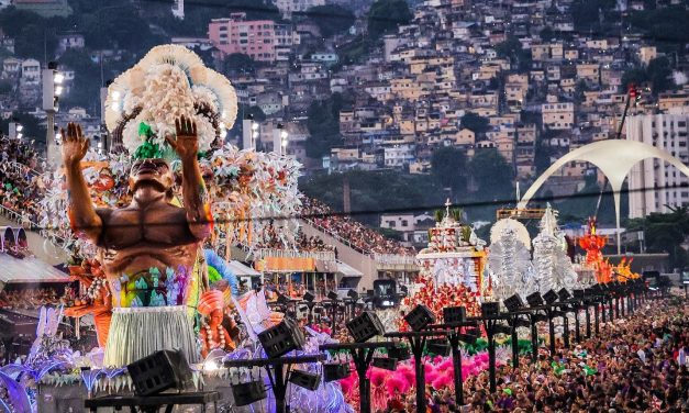É campeã! Viradouro conquista seu terceiro título no carnaval carioca recebendo pontuação máxima