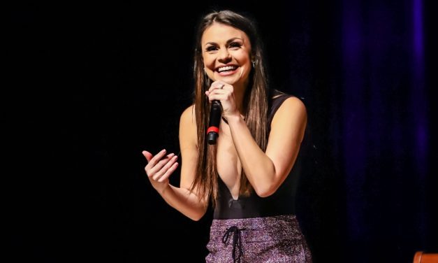 Bruna Louise apresenta seu novo show de comédia na Sala Nelson