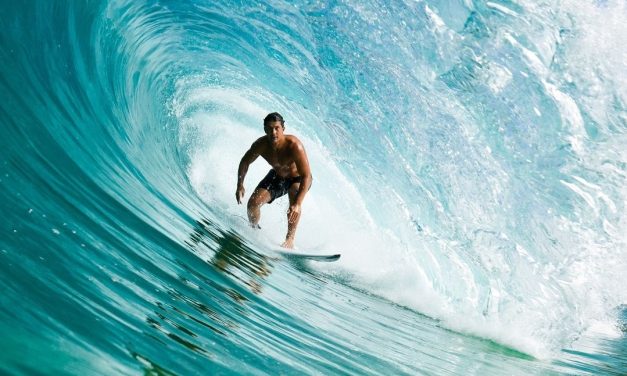 Lucca Biot registra sessões incríveis das melhores ondas em Itacoatiara