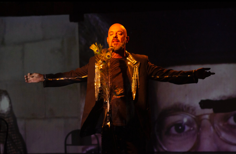 Teatro-documentário ‘Homens Pink’ explora a vivência de homens gays 60+ e chega ao Sesc Niterói e São Gonçalo