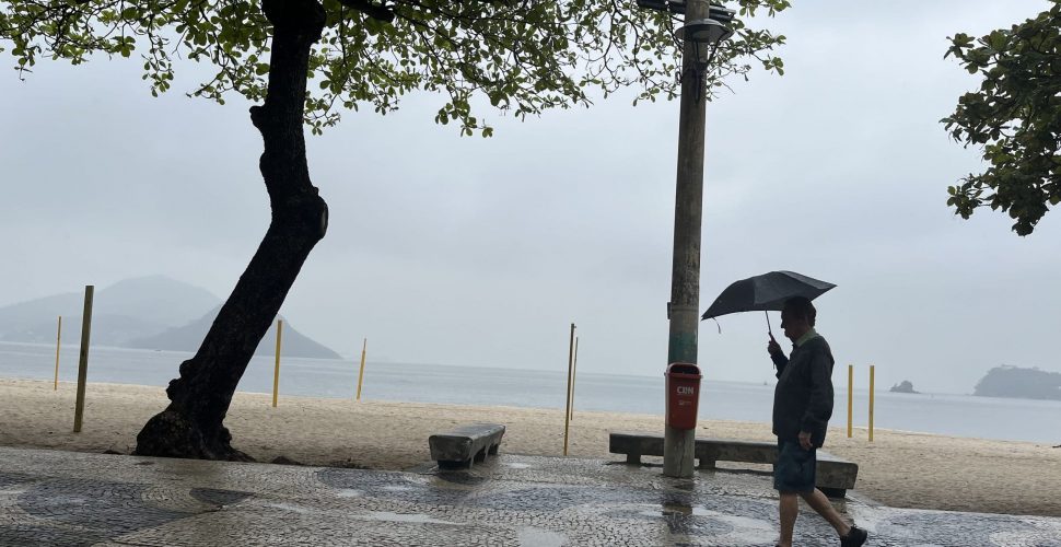 Niterói entra em estágio de atenção devido às fortes chuvas