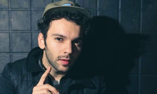 Raphael Ghanem chega ao Rio de Janeiro, neste domingo (18), com espetáculo “Se é que você me entende