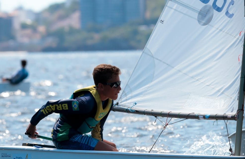 Jovem velejador de Niterói vai representar o Brasil em campeonato na Tanzânia