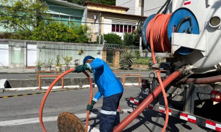 Águas de Niterói utiliza desengordurante para prevenir extravasamentos na rede de esgoto