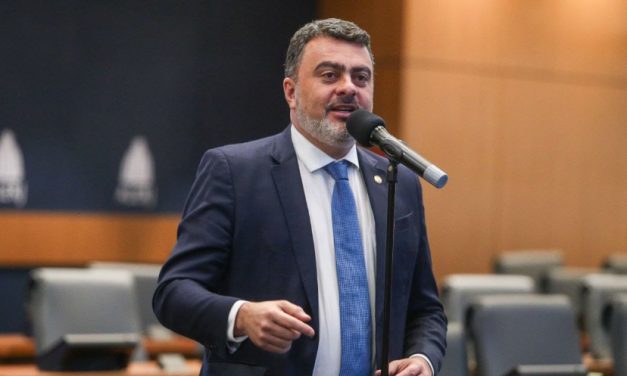 Deputado Vitor Junior pede reforma do Detran do Fonseca