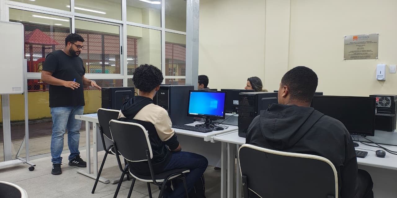 Águas de Niterói inicia curso gratuito para moradores de Jurujuba