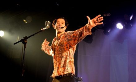 Daniel Del Sarto retorna aos palcos com “Anos 80 – Uma Experiência PLOC” após fim de semana de sucesso em Niterói