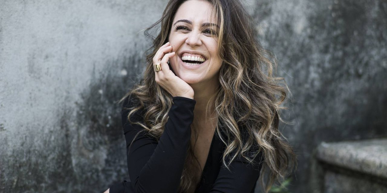 Roberta Sá leva novo show para Sala Nelson