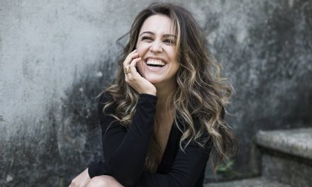 Roberta Sá leva novo show para Sala Nelson