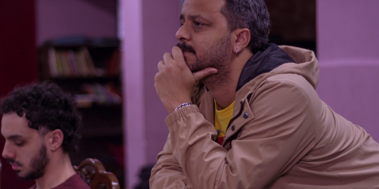 Niteroiense Léo Luz leva histórias de amor para os palcos do Rio