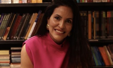 Taís Gastin lança “O Rabo da Lagartixa” na Livraria da Travessa, no Leblon