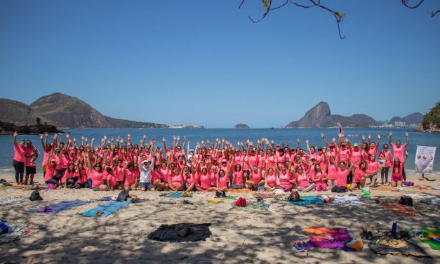 Yoga na Praia abre neste domingo (5), a 9ª edição do Outubro Rosa da Oncomed e da Pró-Onco Mulher