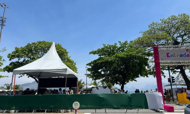 Palco infantil anima a Praia de Icaraí com shows e oficinas no Dia das Crianças