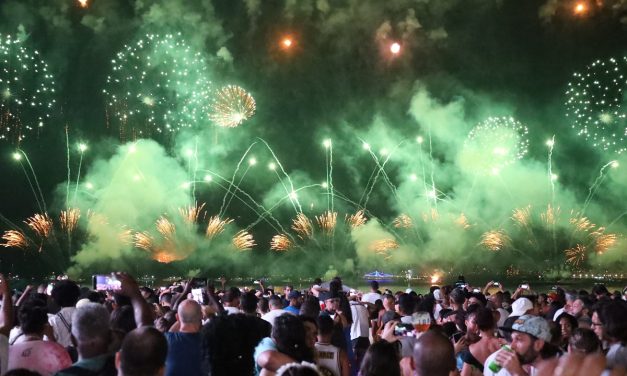 Réveillon promete grande festa, shows e fogos para receber 2026