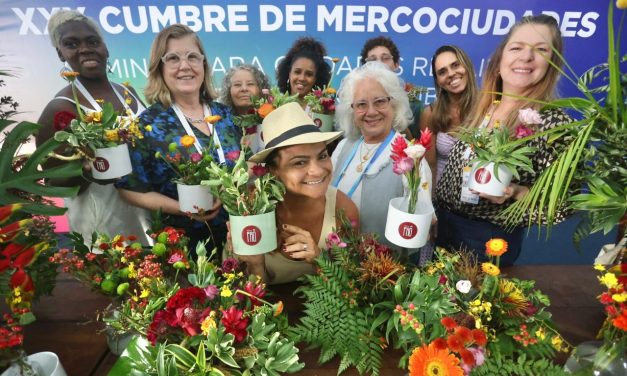 Niterói promove oficina sustentável de arranjos florais com reaproveitamento de materiais do Mercocidades