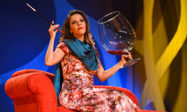 Flávia Reis apresenta pela primeira vez em Niterói a comédia “Neurótica”