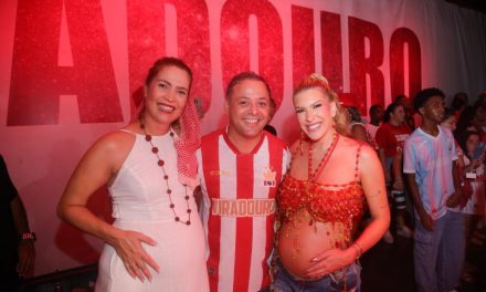 Prefeito de Niterói anuncia novo desfile da campeã Viradouro, no dia 7 de março