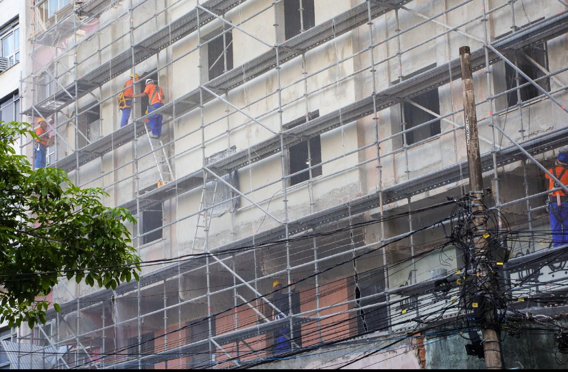 Prefeito Rodrigo Neves vistoria obras de reforma do Cinema Icaraí