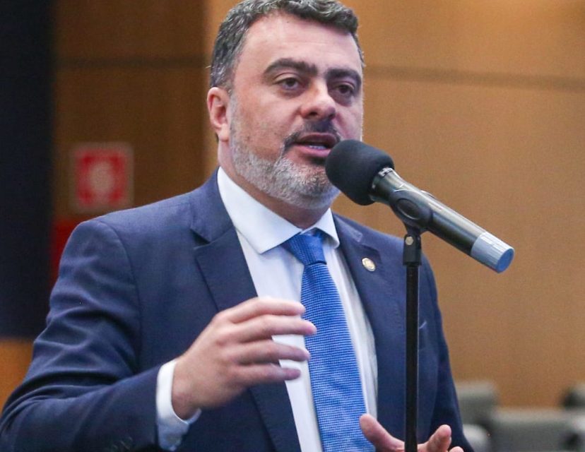 Deputado Vitor Junior apresenta projetos voltados à luta em defesa das mulheres