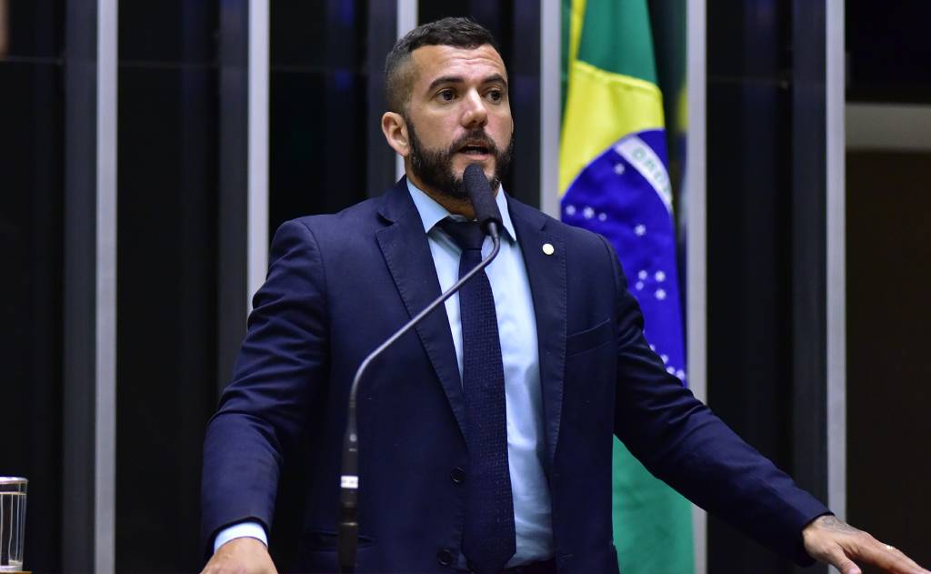 PGE pede inelegibilidade de 8 anos de Carlos Jordy por crime eleitoral