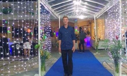 Buffet Montenegro reforça compromisso social ao assinar coquetel do Desfile Beneficente da APADA Niterói 2026