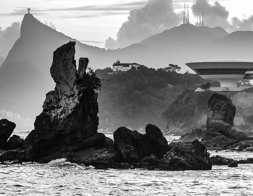 A arte fotográfica em preto e branco Exposição gratuita em Niterói traz a beleza do contraste entre luz e sombra a paisagens do cotidiano