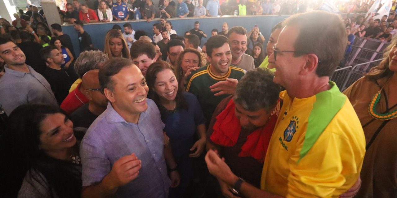 Pré-campanha de Eduardo Paes em São Gonçalo reúne 10 mil pessoas em pleno dia de estreia do Brasil na Copa do Mundo