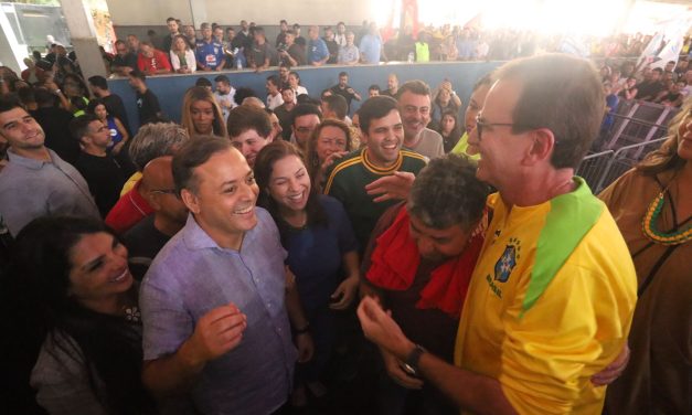 Pré-campanha de Eduardo Paes em São Gonçalo reúne 10 mil pessoas em pleno dia de estreia do Brasil na Copa do Mundo