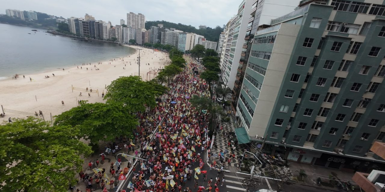 Ato em Icaraí leva mais de 45 mil pessoas em apoio a Lula 