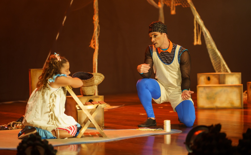 Theatro Municipal de Niterói recebe espetáculo que resgata cultura caiçara e alerta para a preservação do mar