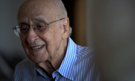Reserva Cultural homenageia Zuenir Ventura em sessão especial